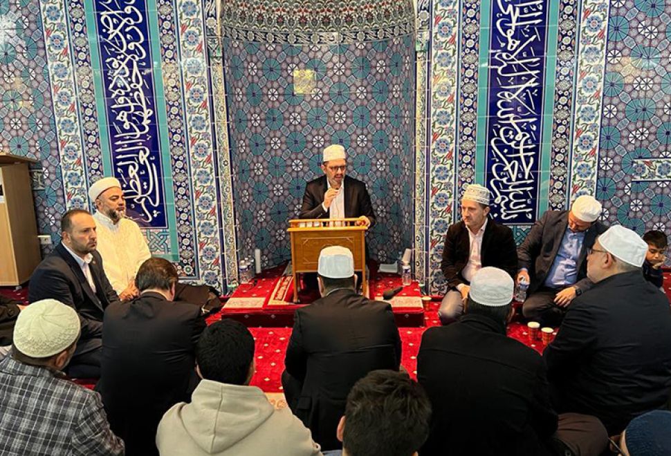 Sindelfingen Ulu Camii'nde Gençlerle Sabah Namazı Buluşması