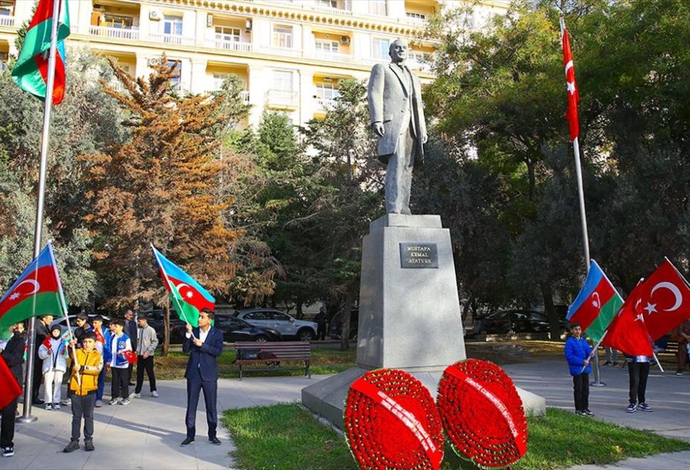 Büyük Önder Atatürk Dünyada Törenlerle Anılıyor