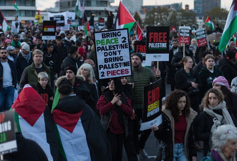 Londra'da Filistin Yürüyüşü Güzergahına Ulaşmak İsteyen 82 Aşırı Sağcı Gözaltına Alındı