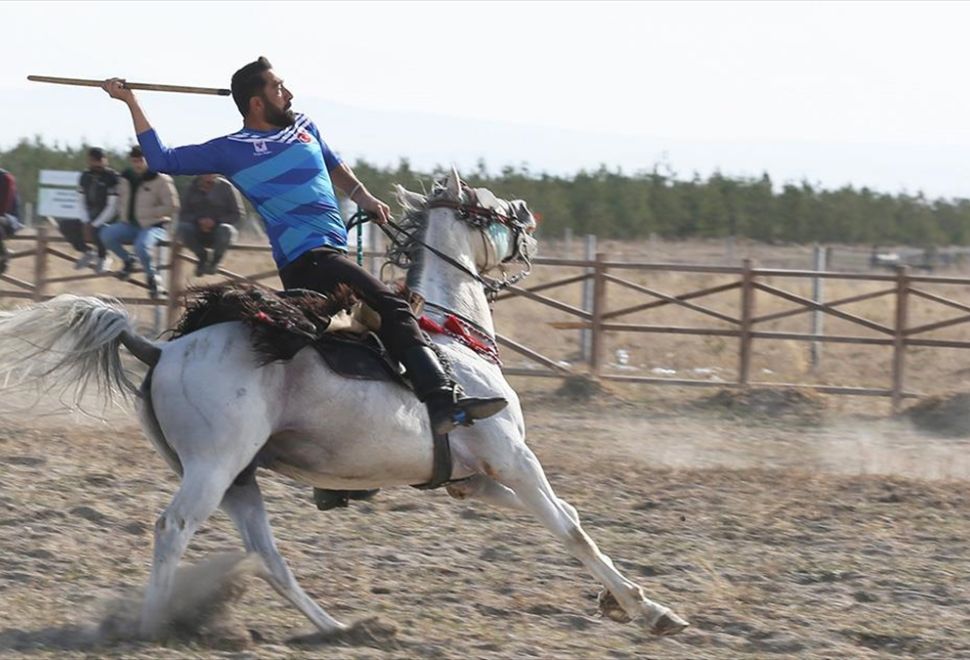 Kars'ta Ata Sporu Cirit, Köylülerin Dostluk Maçlarıyla Yaşatılıyor