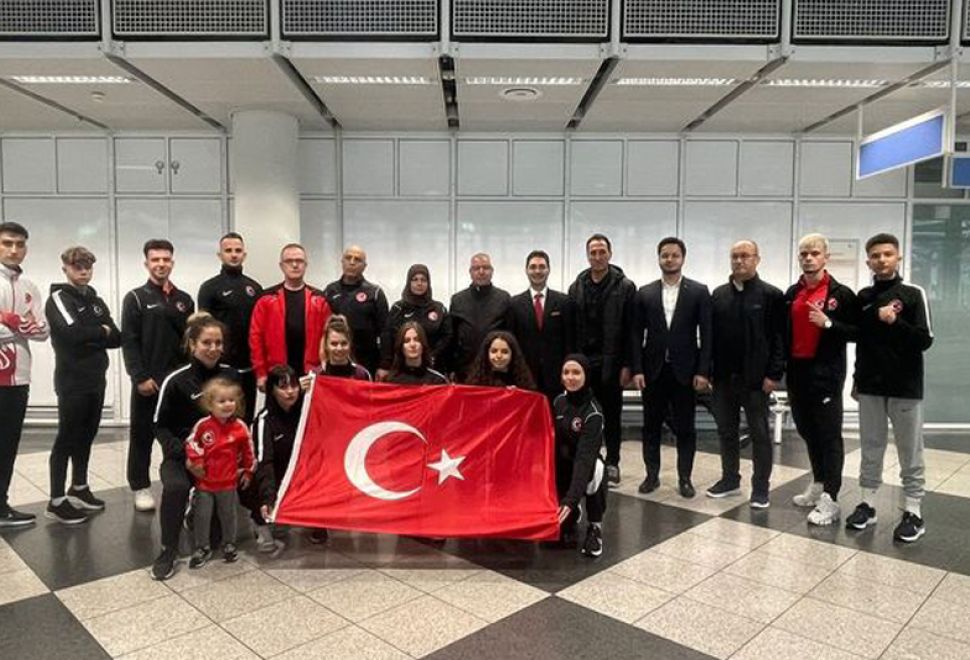 Başkonsolos Erdoğan Türkiye Taekwondo Milli Takımı’nı Havaalanında Karşıladı