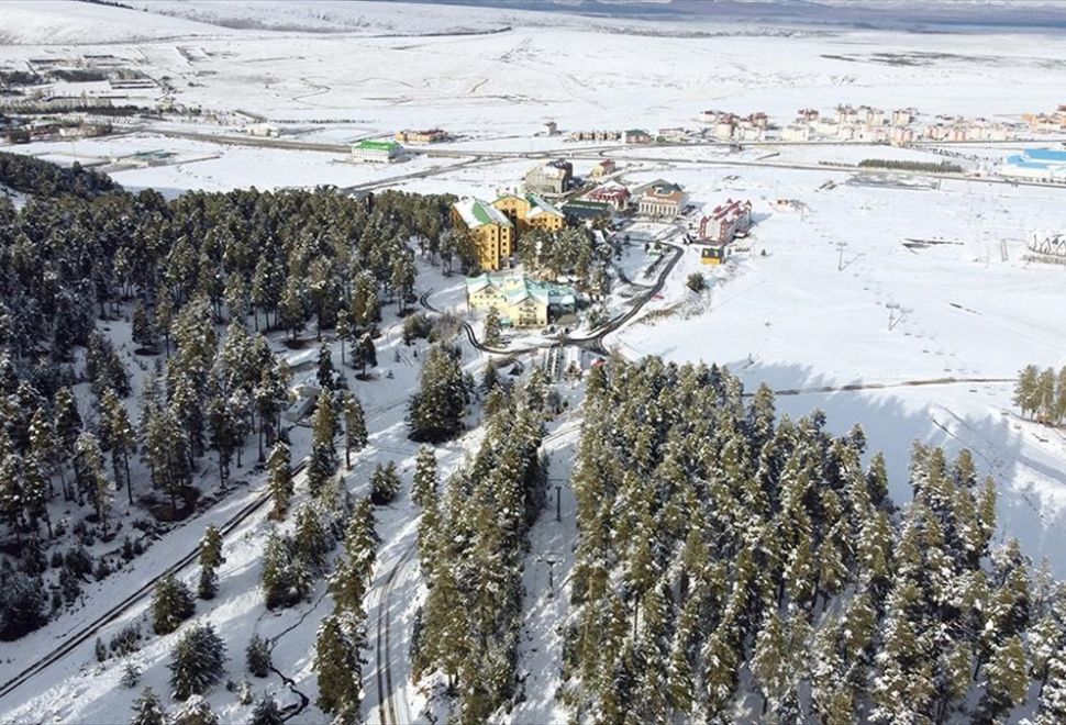 Kristal Kar Üzerinde Kayak Yapılan Cıbıltepe, Sezonu Erken Açmayı Hedefliyor