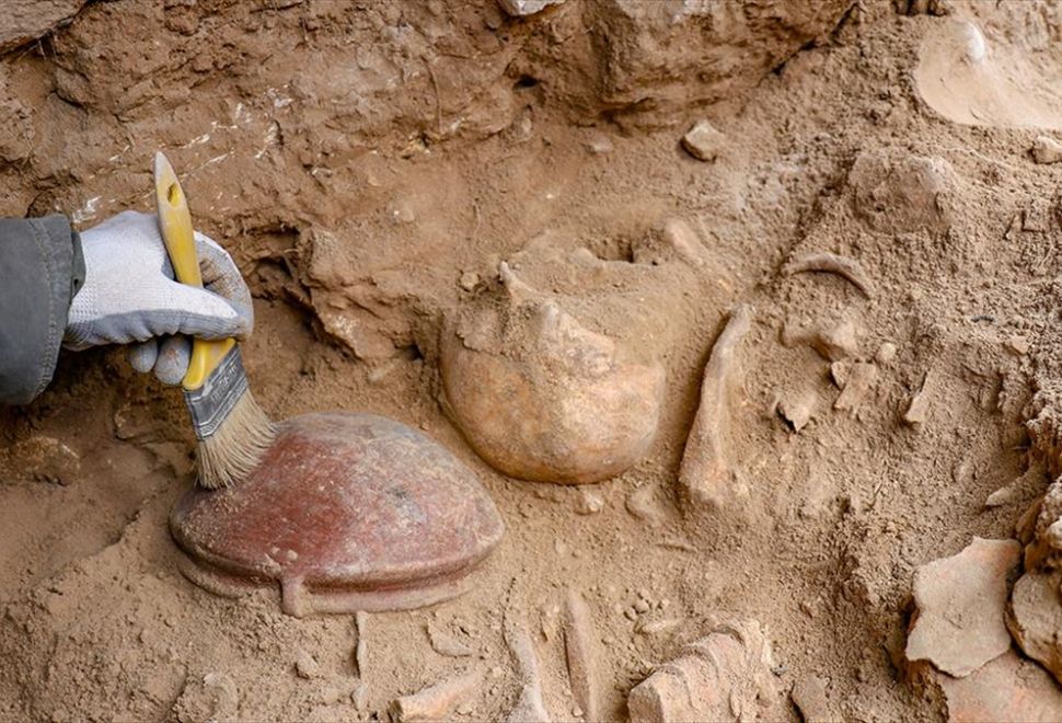 Van'da Nekropol Alandaki İskeletlerde 