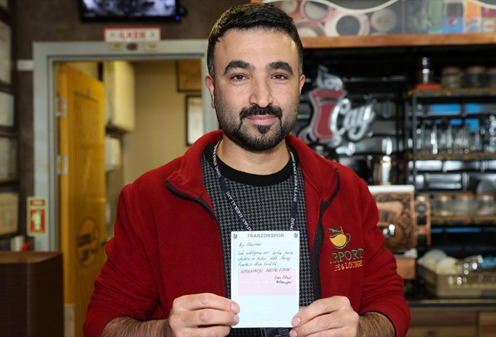Trabzonsporlu Futbolcuların Bıraktığı Not Kafeterya İşletmecisini Duygulandırdı