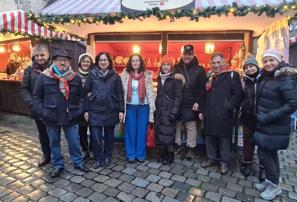 Dünyaca Ünlü Nürnberg Noel Pazarında Kardeş Şehir Antalya Standı Göz Kamaştırdı