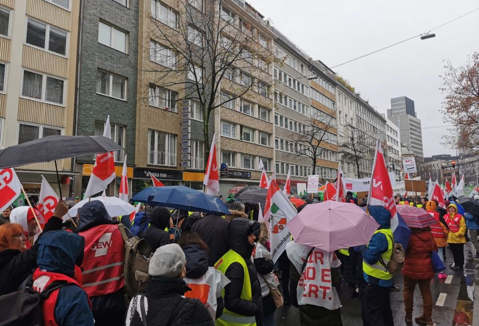 Öğretmenler Düsseldorf'ta Eylem Yaptı