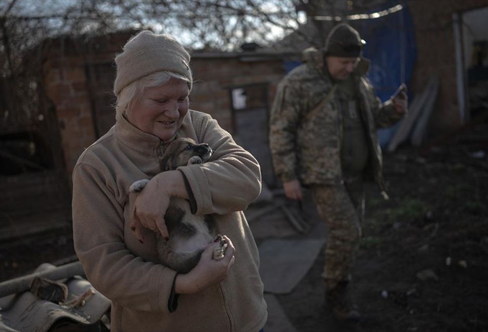Ukraynalı Çift, Savaşın Yok Ettiği Mahalledeki Evcil Hayvanlara Sahip Çıktı
