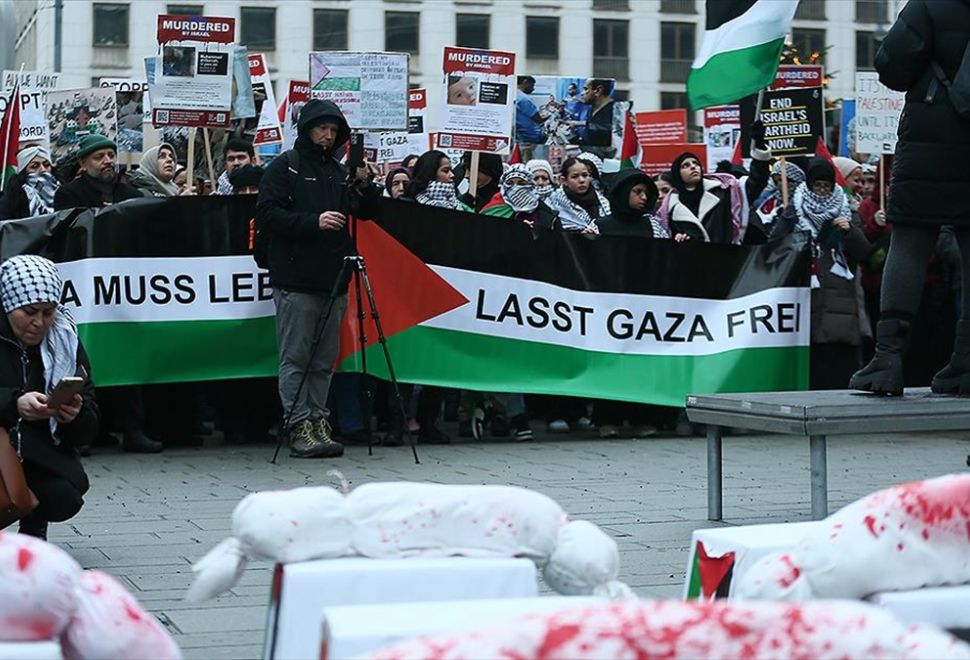 Avusturya'da İsrail'in Gazze'ye Yönelik Saldırılarının Son Bulması İçin Gösteri Düzenlendi