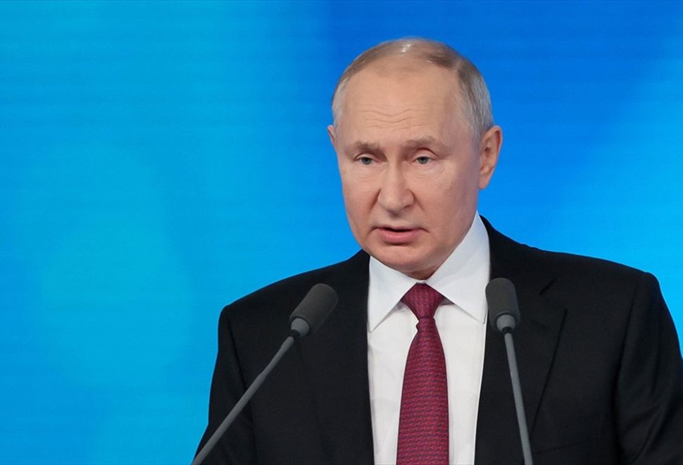 Putin, Rusya'daki Devlet Başkanı Seçimindeki Adaylığını Merkez Seçim Komisyonuna Bildirdi