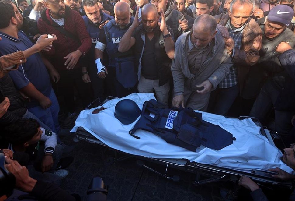 İsrail'in Gazze'deki Saldırısında Ölen Al Jazeera Kameramanı, Son Yolculuğuna Uğurlandı