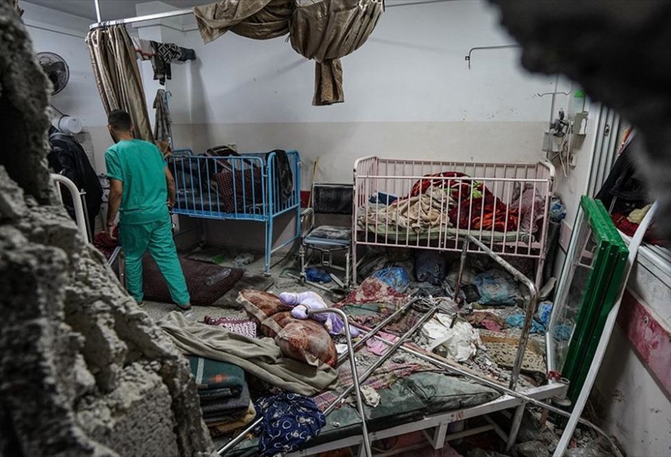 İsrail Ordusu, Han Yunus'taki Nasır Hastanesine Top Ateşiyle Saldırı Düzenledi