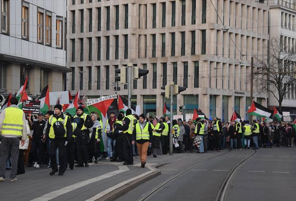 Almanya'da İsrail'in Gazze'ye Yönelik Saldırıları Protesto Edildi