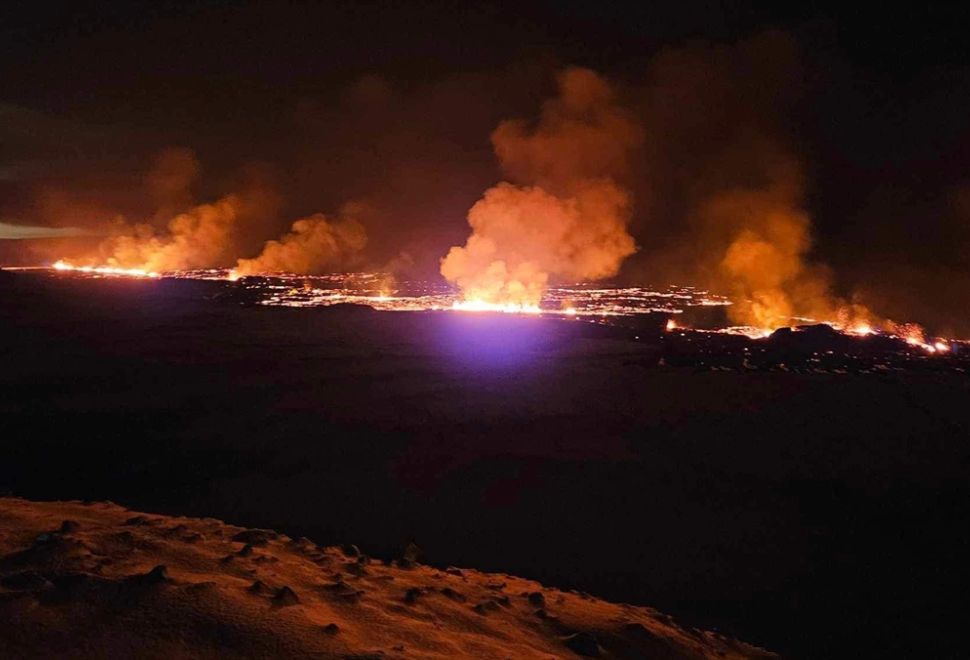 İzlanda'da Yanardağ Patlaması Nedeniyle Tahliye Edilenlerin Evlerine Dönmesine İzin Verildi