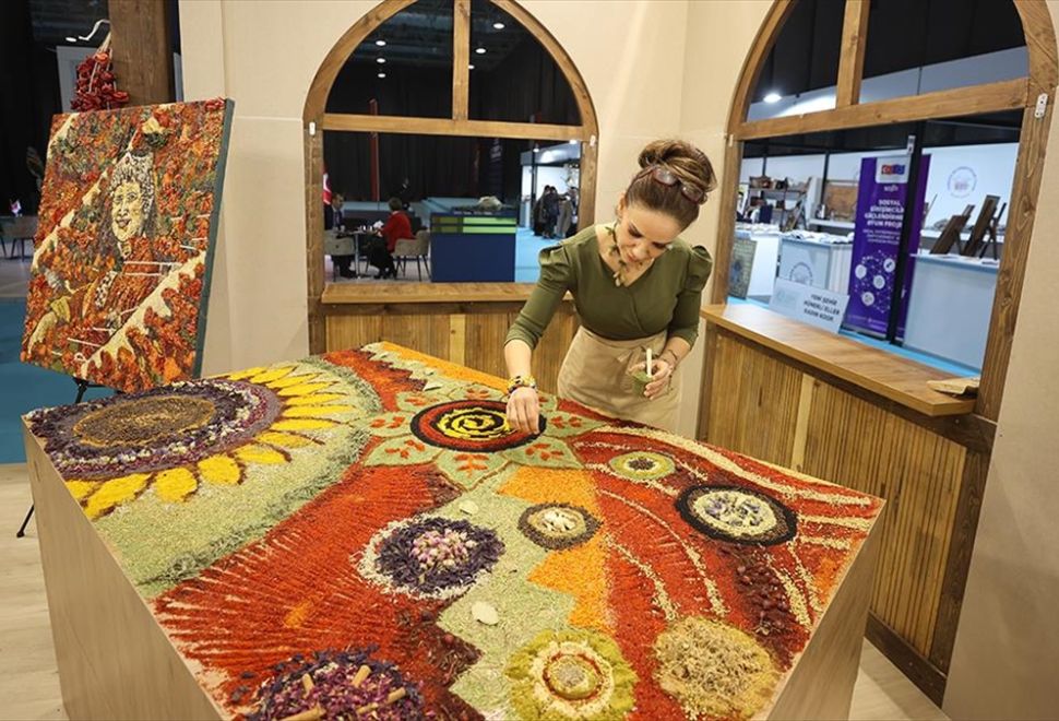 Gastronomi Kenti Gaziantep'te Mozaik Sanatçısı Baharatları Sanata Dönüştürdü