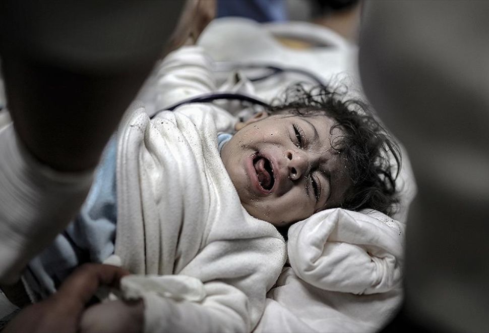 İsrail, Gece Boyu Sürdürdüğü Saldırılarla Gazze'de Çok Sayıda Kişiyi Öldürdü ve Yaraladı
