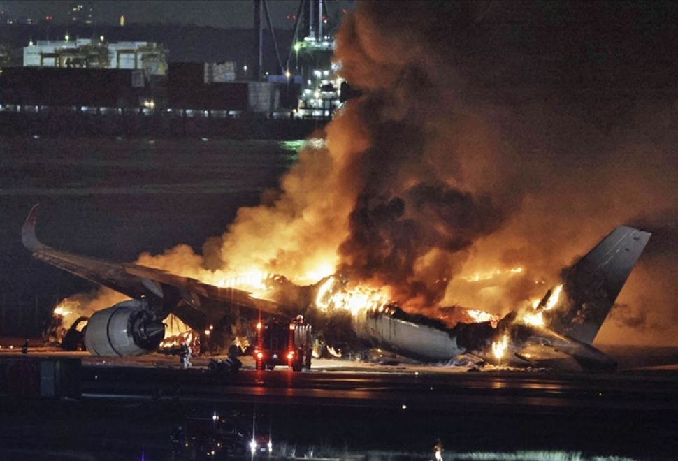 Tokyo'da Pistte Yolcu Uçağı ile Çarpışan Sahil Güvenlik Uçağındaki 6 Kişiden 5'i Öldü