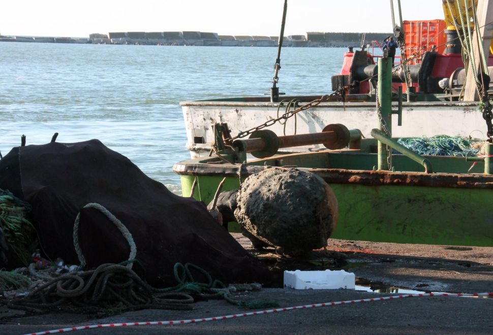 Zonguldak'ta Balıkçıların Ağına Deniz Mayını Takıldı