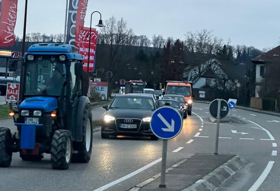 Almanya'da Çiftçiler, Tarım Politikasına Karşı Protestolara Başladı 