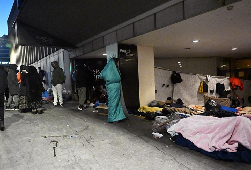 Belçika'da Sığınmacılar Dondurucu Havada Sokaklarda Kalmaya Devam Ediyor