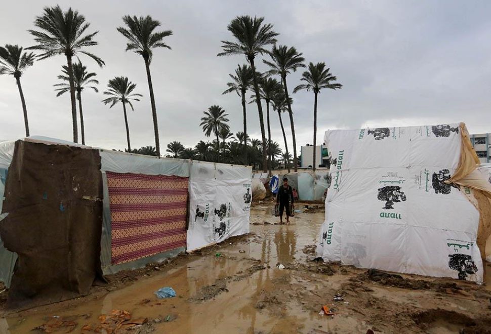 Filistinliler, Gazze'deki Göletin Taşması ve Evlerin Atık Sular Altında Kalmasından Endişeli