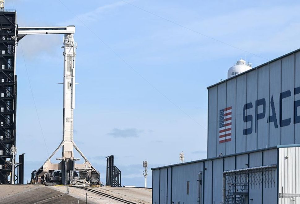Ax-3 Mürettebatını Uzay İstasyonuna Taşıyacak Dragon Uzay Aracı Falcon 9 ile Fırlatılacak