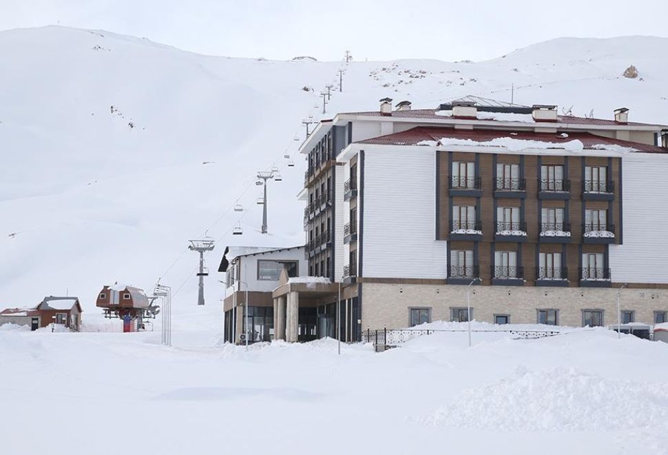 Hakkari'deki Kayak Merkezinde Açılan 120 Yataklı Otel Kış Turizmini Canlandıracak