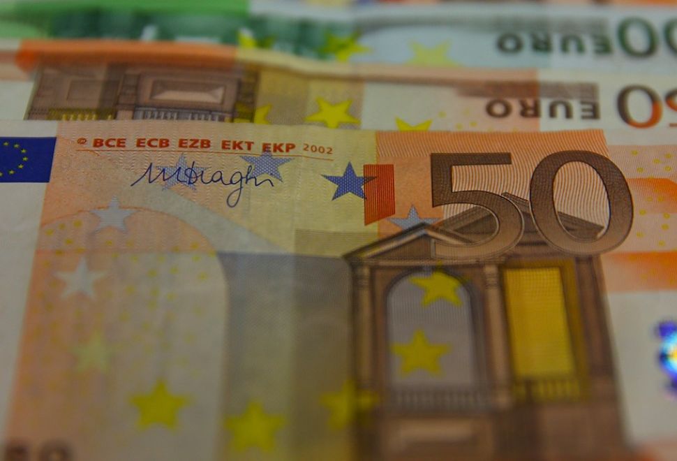 Kosova'da 1 Şubat'tan İtibaren Nakit Ödeme İşlemlerinde Sadece Euro Kullanılacak