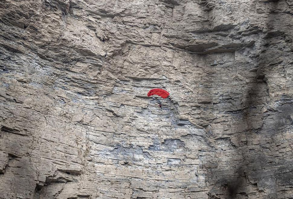 Ekstrem Sporcuları Erzurum'da 230 Metre Yükseklikteki Kayalıklardan Atladı