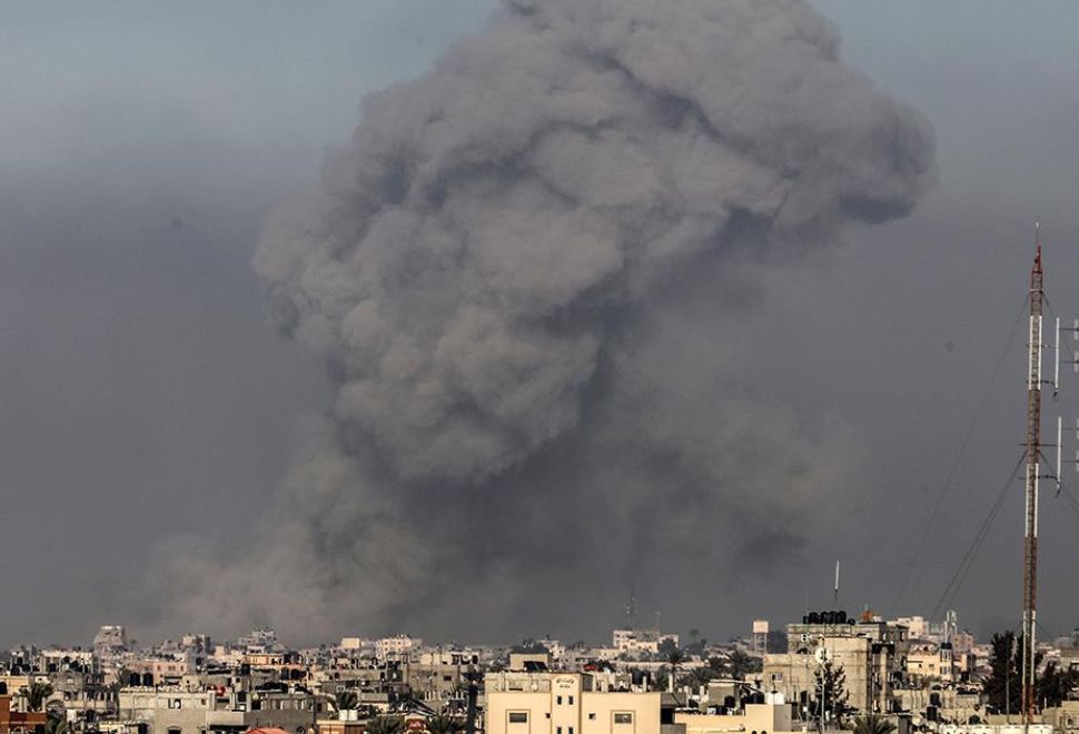 İsrail'in Gazze Şeridi'ne Saldırıları Aralıksız Devam Ediyor