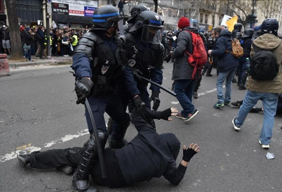 Fransa'da Polis Şiddetinin Sembolü Olan Olaydaki Polislere 3 ila 12 Ay Hapis Cezası