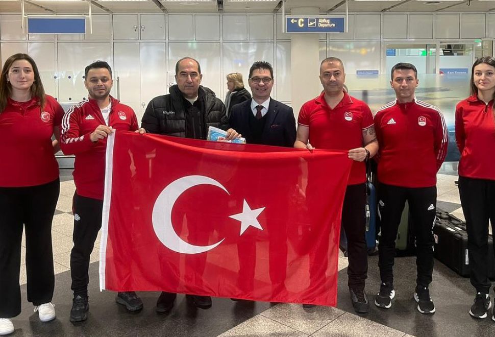 Başkonsolos Erdoğan Milli Atıcılık Takımı'nı Münih Havaalanı'nda Karşıladı