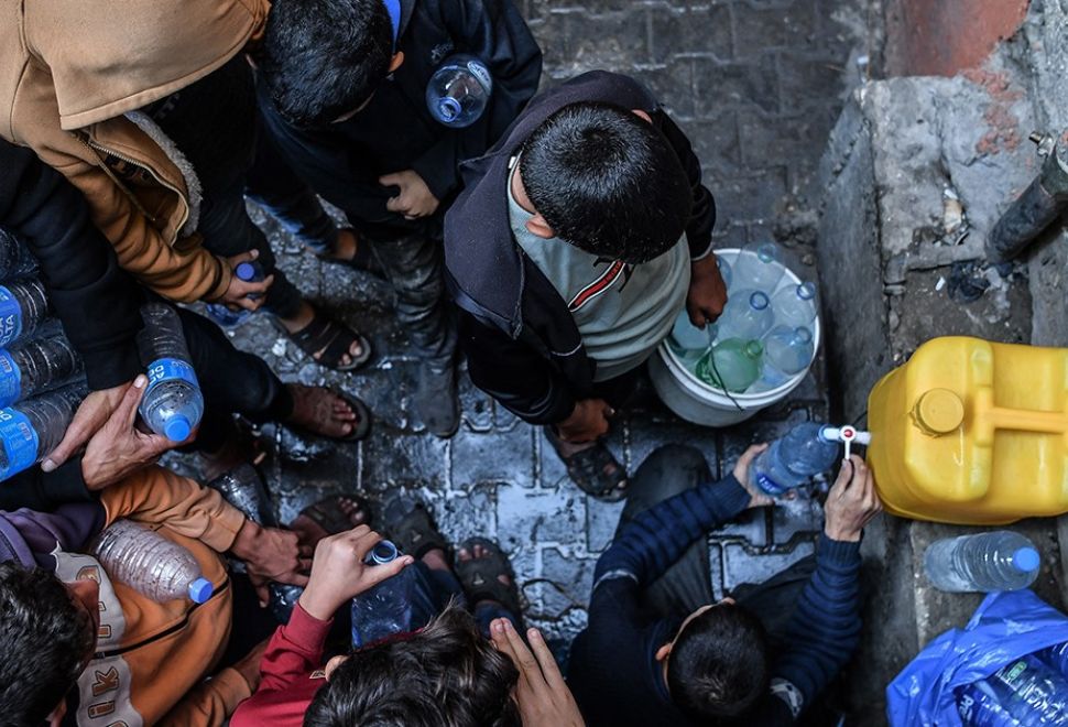 Gazze'de 1,5 Milyon Kişi Kirli Su ile Bulaşan Hastalıklara Yakalanıyor