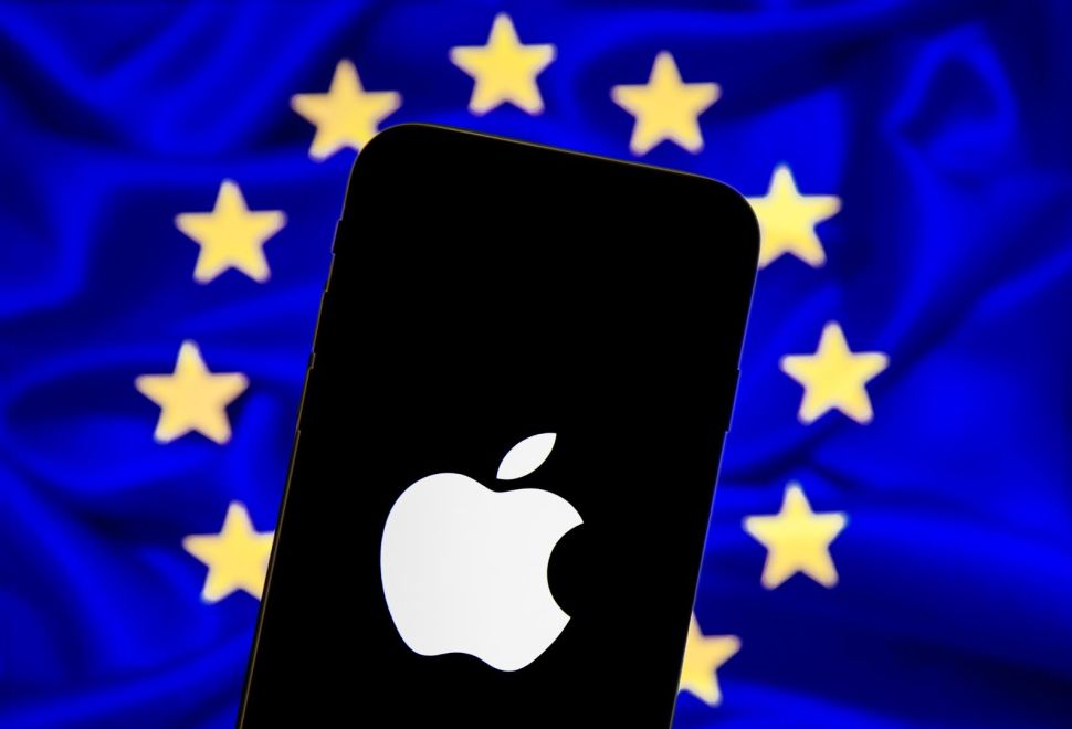 Apple, AB'de Kendi Mağazası Dışından Uygulama İndirmeye İzin Verecek