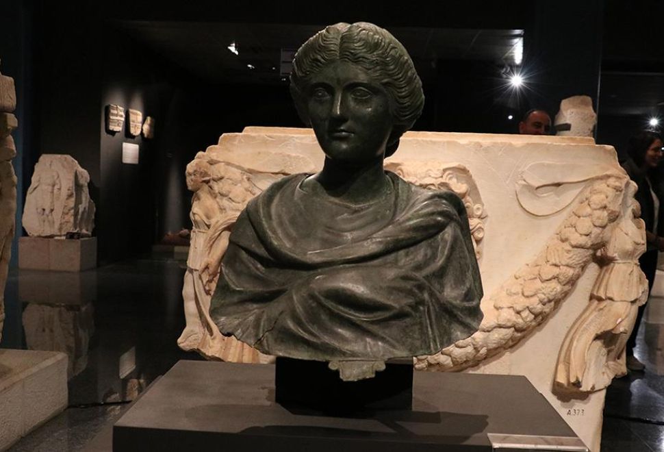 ABD ve İngiltere'den Antalya'ya Getirilen Anadolu Kökenli 42 Tarihi Eser Tanıtıldı