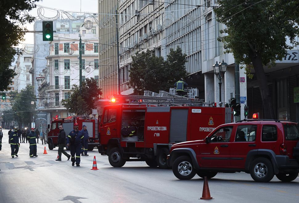 Atina'da Çalışma Bakanlığı Önünde Patlayan Bomba Hasara Yol Açtı