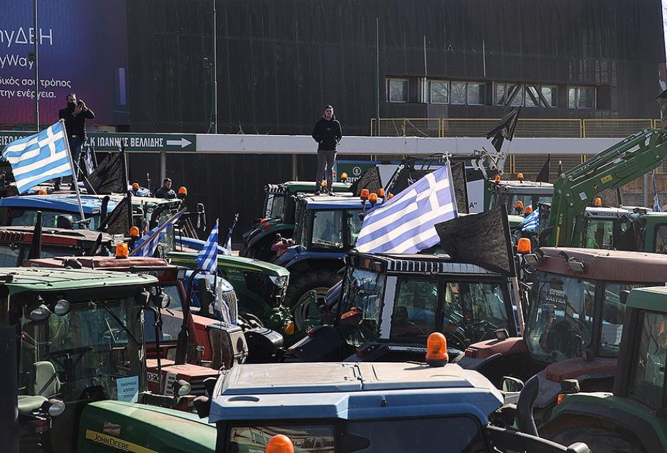 Yunanistan'da Çiftçiler Traktörleriyle Eylem Yaptı