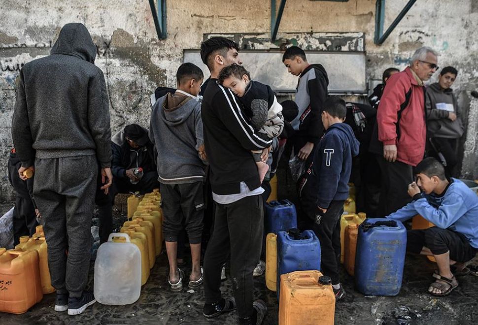UNRWA: İsrail'in Acımasız Bombardımanı Nedeniyle Gazze'de Temiz Suya Erişim Sınırlı