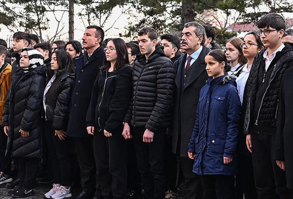 Türkiye’de Okullarda Saygı Duruşunda Bulunuldu