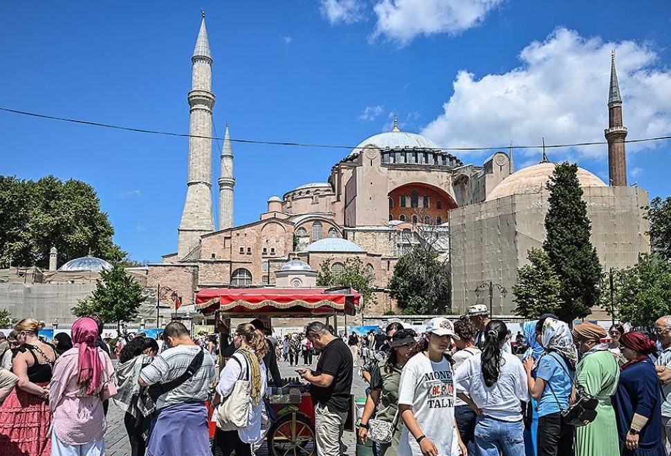 BBC Türkiye'ye Gelen Yabancı Turist Sayısındaki Artışa Dikkati Çekti