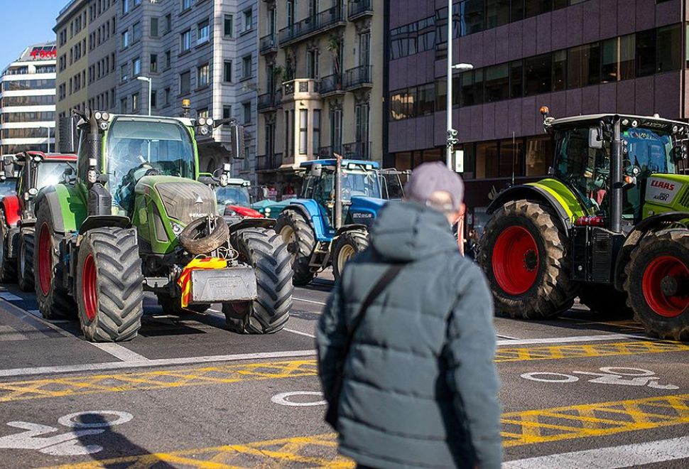 İspanya'da Çiftçilerin Yol Kapatma Eylemi Üçüncü Gününe Girdi