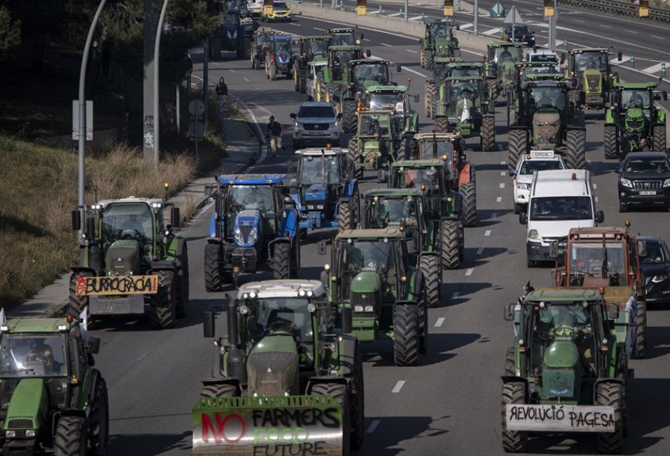 İspanya'da Çiftçilerin 3 Gündür Devam Eden Protestolarında 19 Kişi Gözaltına Alındı