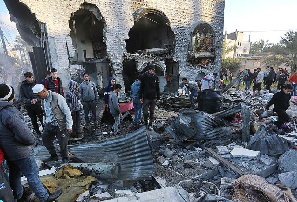 İsrail, Gazze Şeridi'ne Saldırılarının 128'inci Gününde de Onlarca Kişiyi Öldürdü