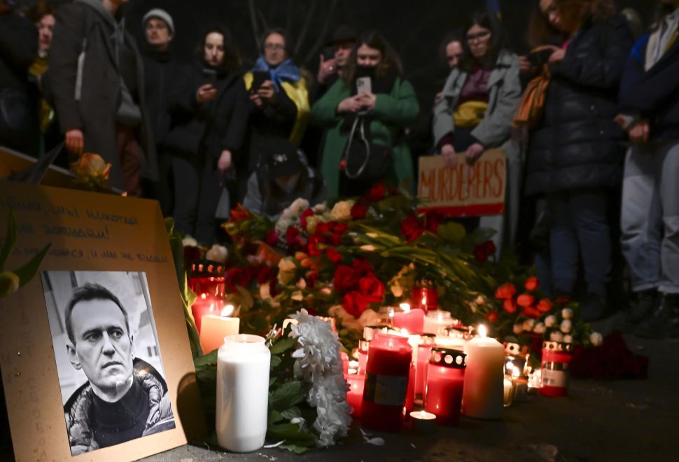 Rus Muhalif Aleksey Navalnıy, Berlin’deki Rus Büyükelçiliği Önünde Anıldı