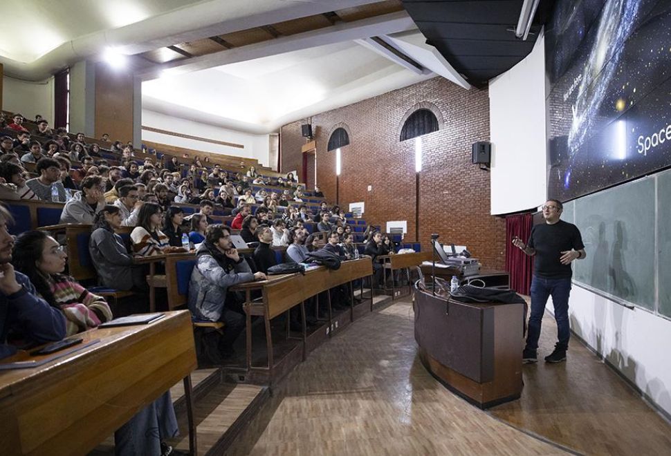 NASA'dan Ayrılıp ABD'den Türkiye'ye Dönen Astrofizikçi, Üniversitede Ders Vermeye Başladı