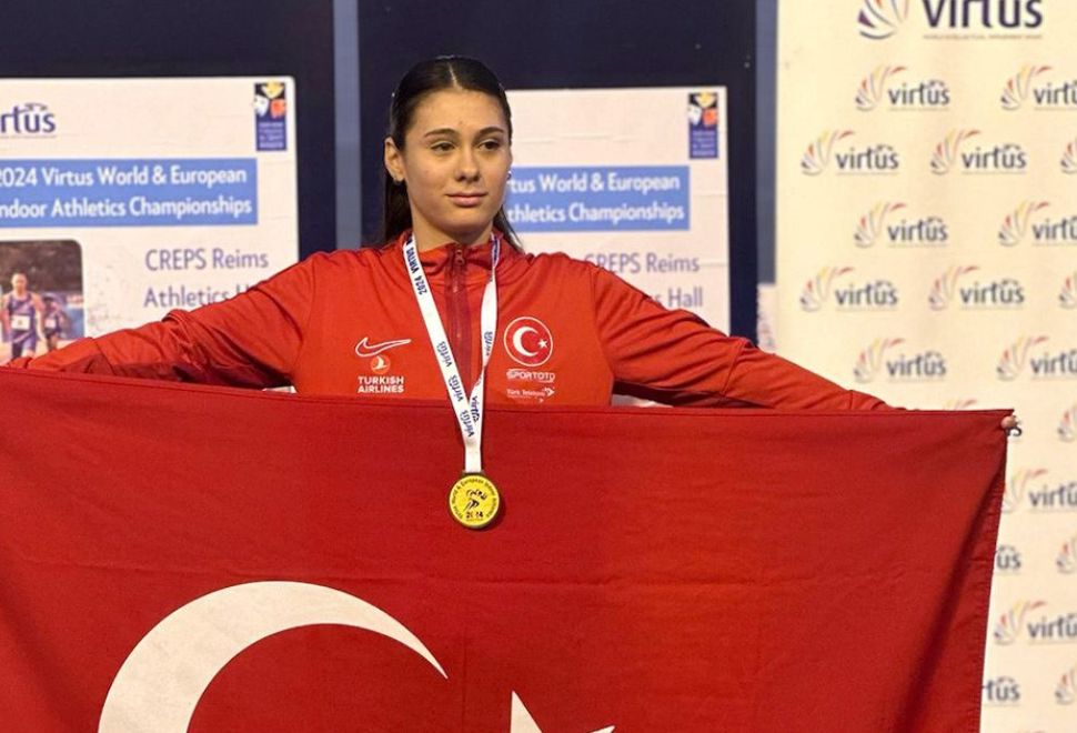 Özel Atlet Aysel Önder, Dünya Rekoru Kırarak Altın Madalya Kazandı
