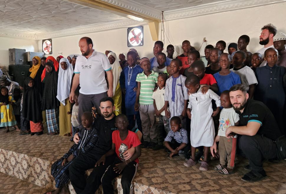 Gambiya'da Ramazan Sevinci, Enes Özcan ve Ekibinden Gönüllere Dokunan Yardım