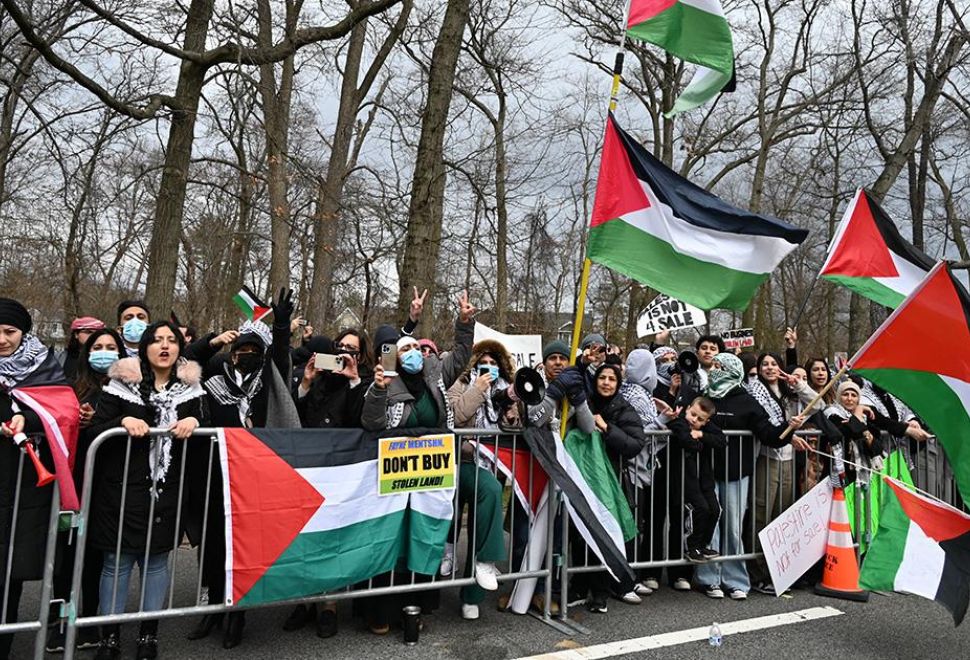 ABD'deki Bir Sinagogda Yapılan Filistinlilere Ait Gayrimenkul Satış Toplantısı Protesto Edildi