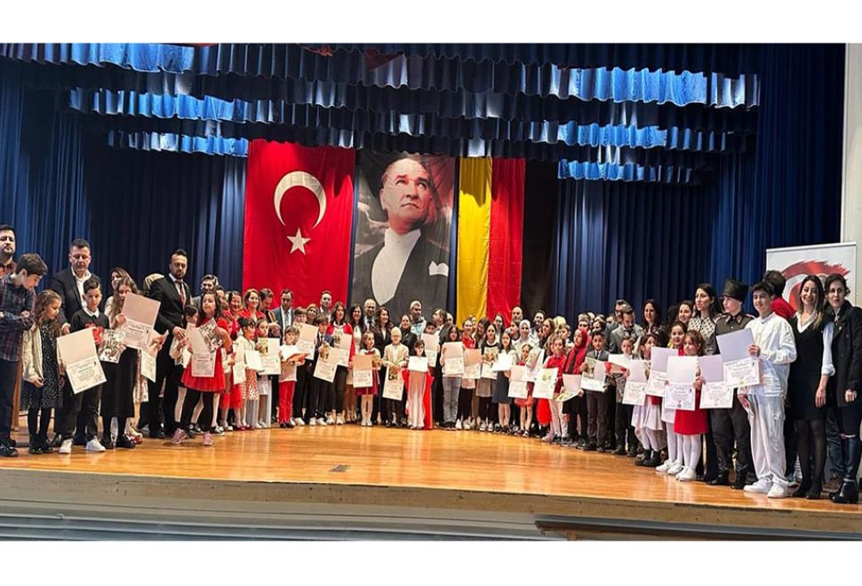 Stuttgart'ta İstiklal Marşı'nı Güzel Okuma Yarışması Finali Yapıldı