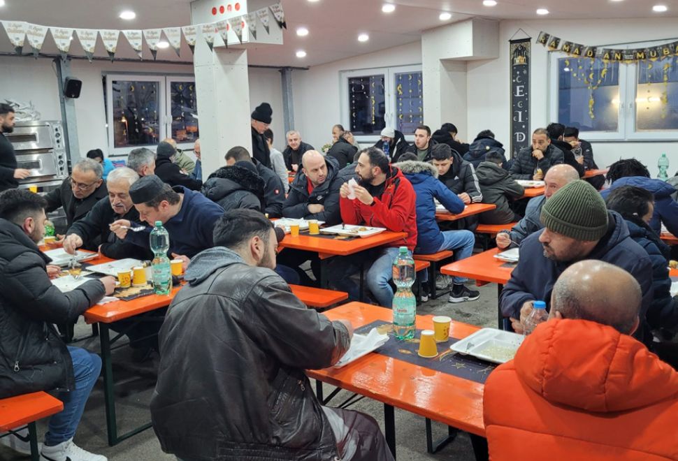 ATİB Salach Camii İlk İftarını Kalabalık Katılımla Gerçekleştirdi