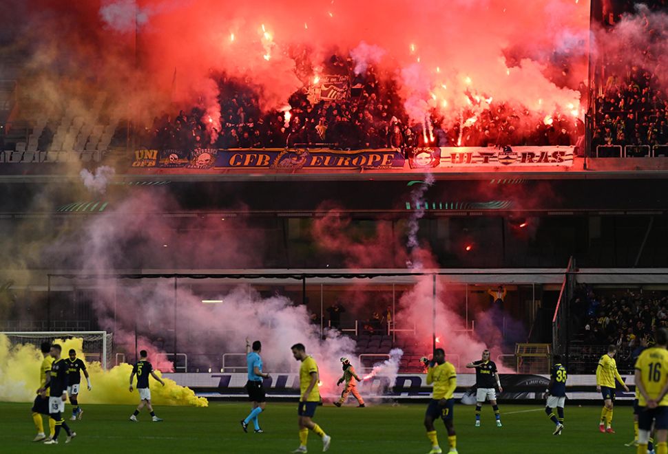 UEFA'dan Fenerbahçe'ye 3 Maç Deplasman Yasağı